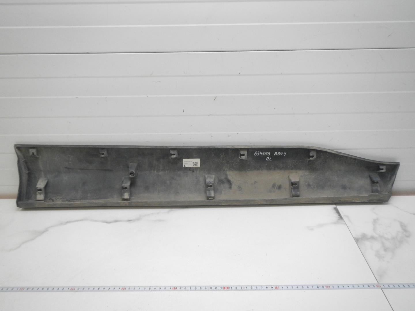 Молдинг передней левой двери