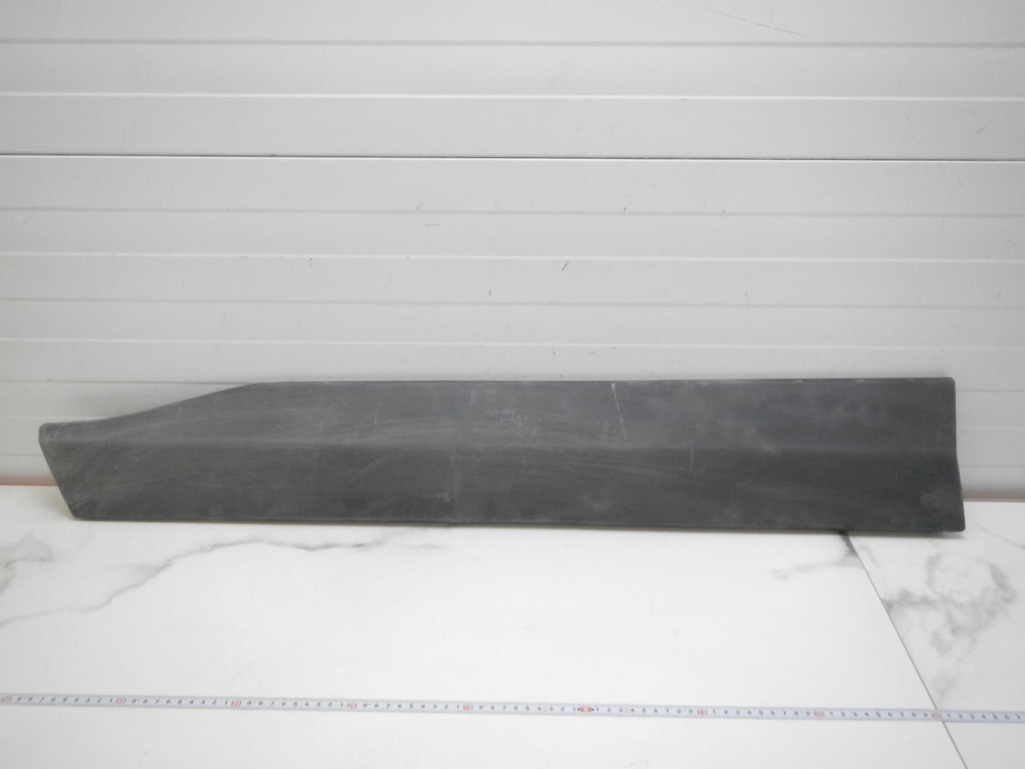 Молдинг передней левой двери