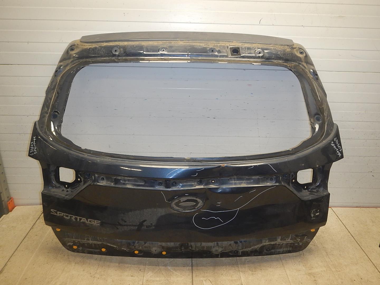 Дверь багажника