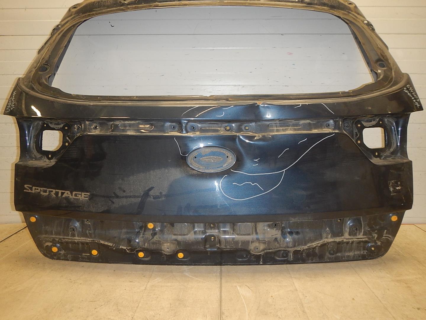 Дверь багажника