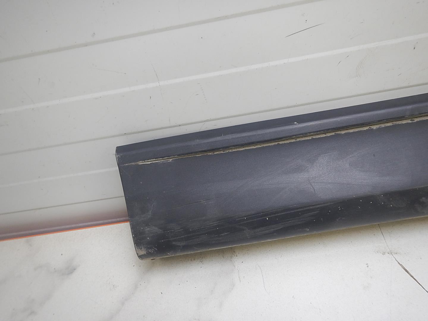 Молдинг задней правой двери