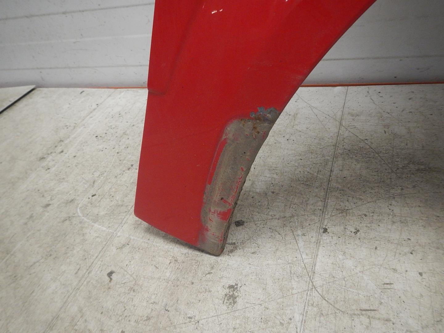 Крыло переднее правое