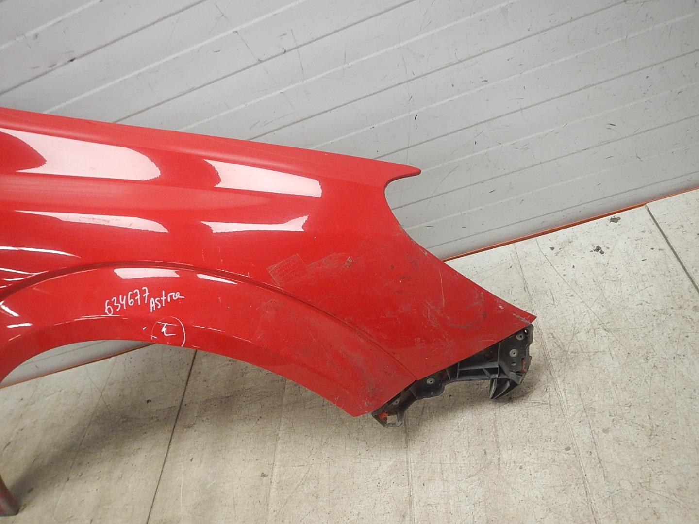 Крыло переднее правое