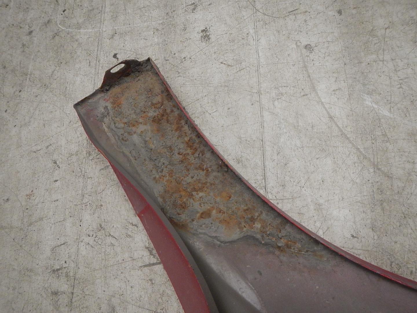 Крыло переднее правое