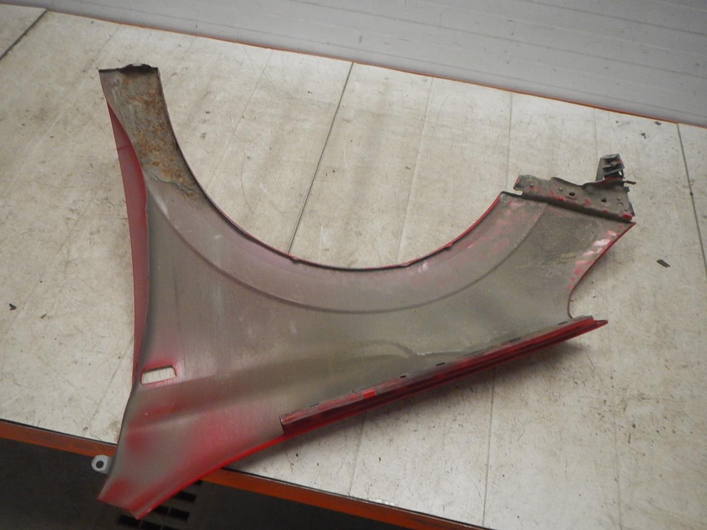 Крыло переднее правое