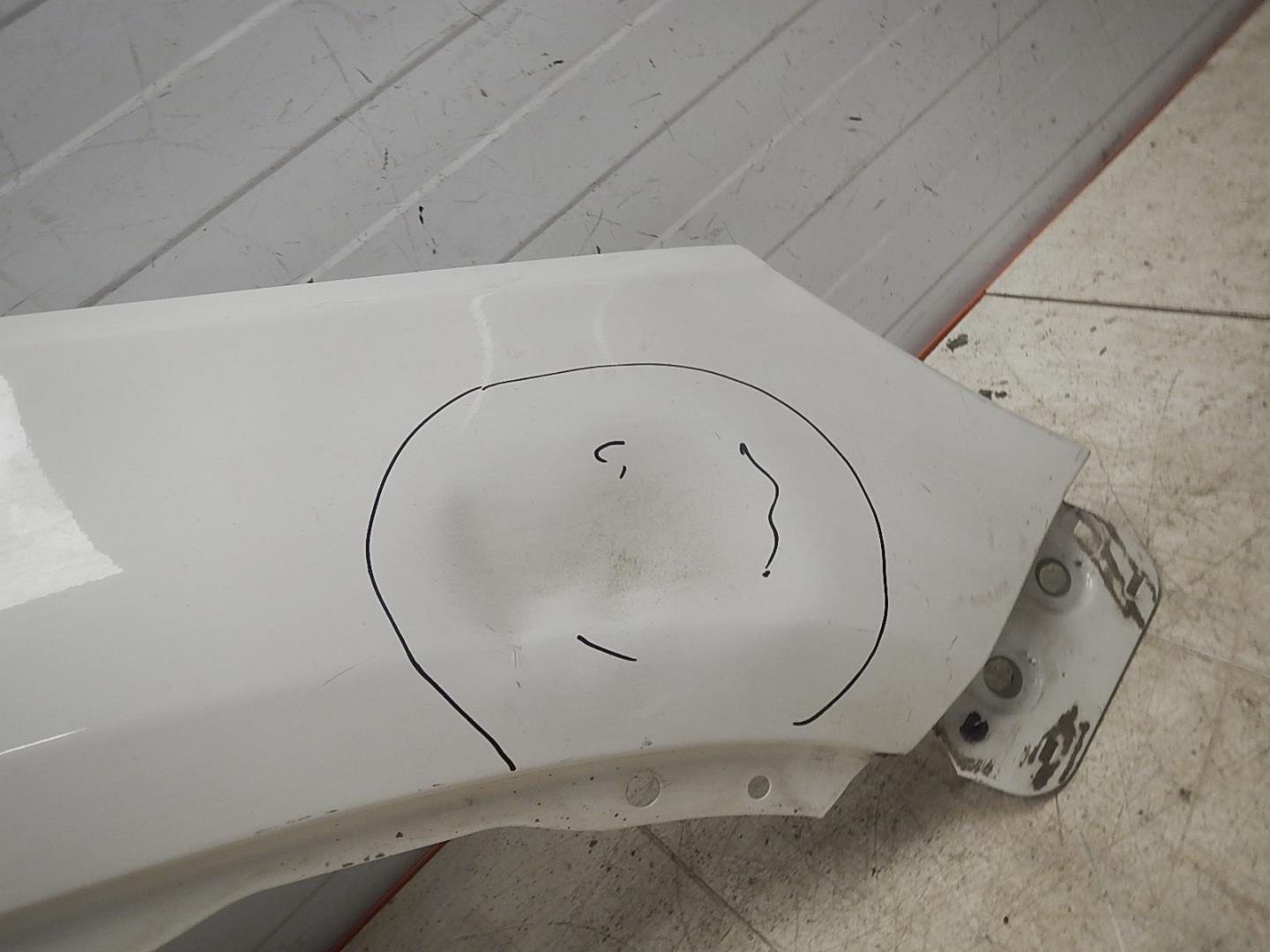 Крыло переднее правое