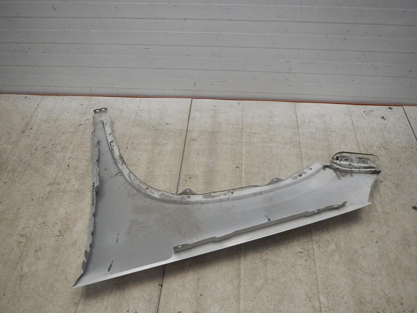 Крыло переднее правое