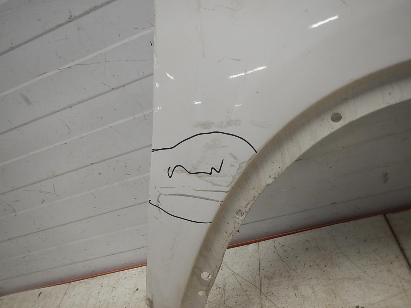 Крыло переднее правое