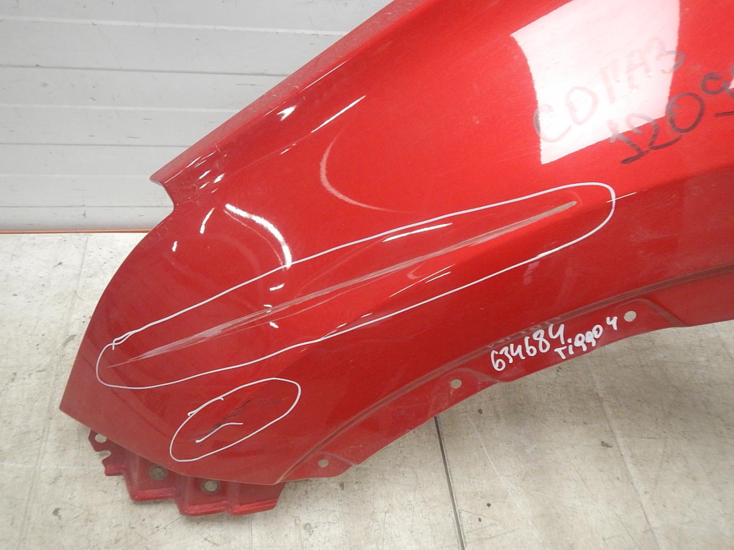 Крыло переднее левое