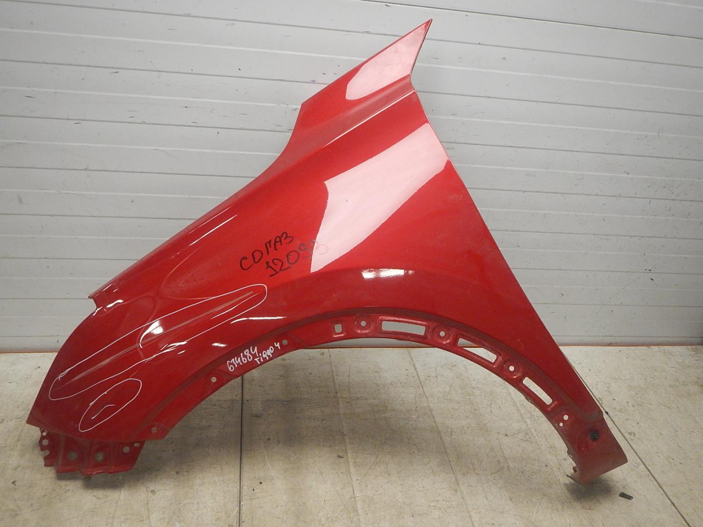 Крыло переднее левое