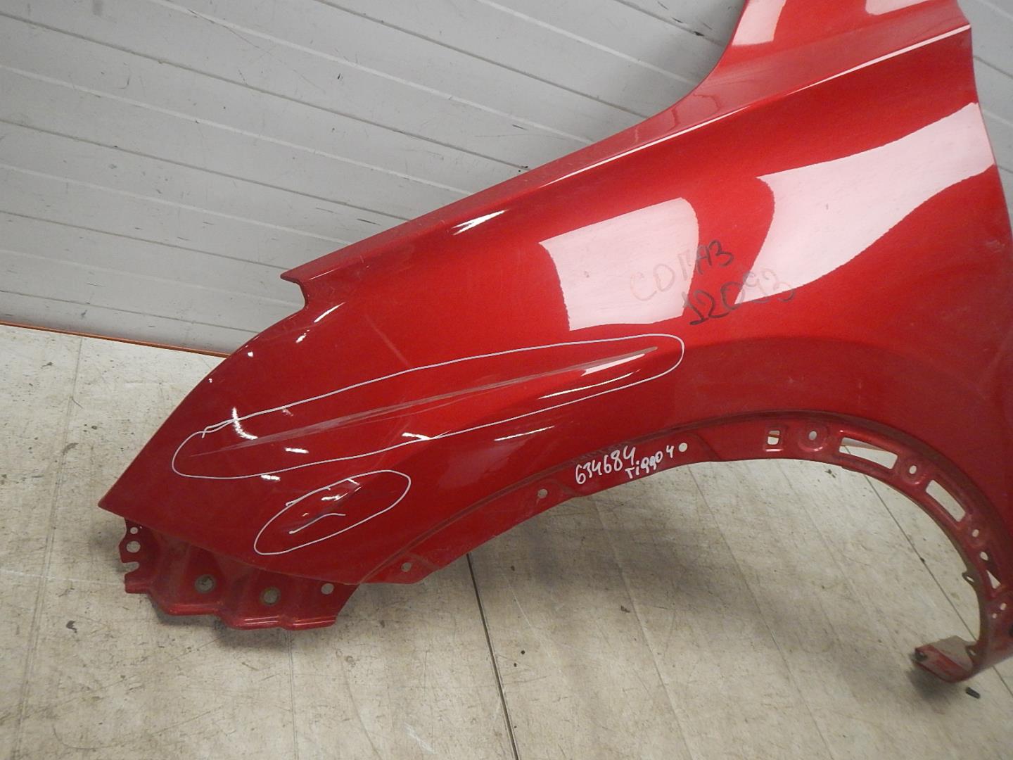 Крыло переднее левое