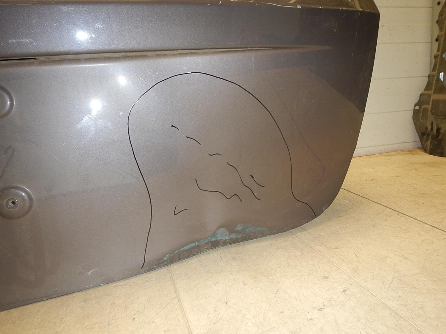 Дверь багажника