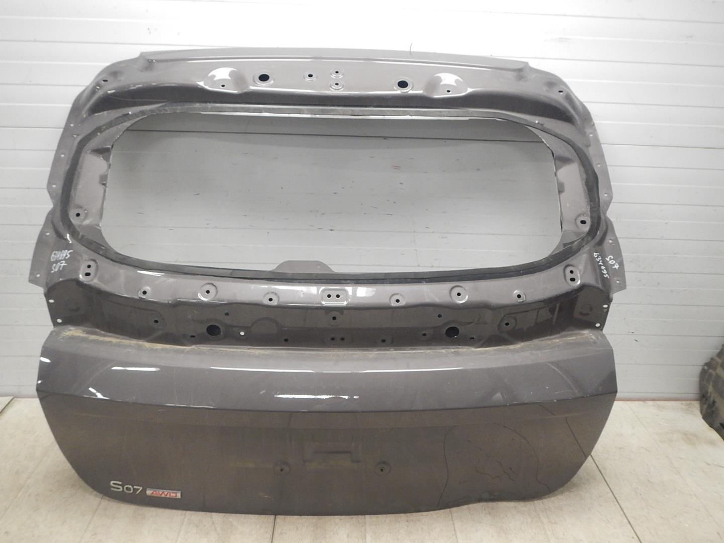 Дверь багажника