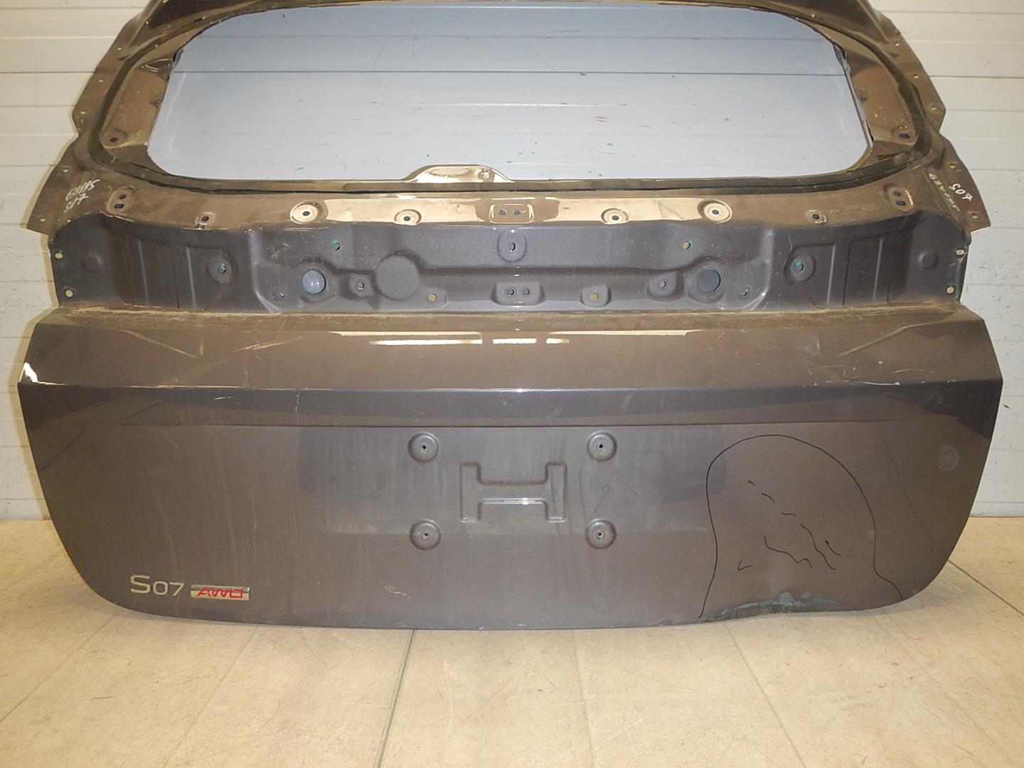 Дверь багажника