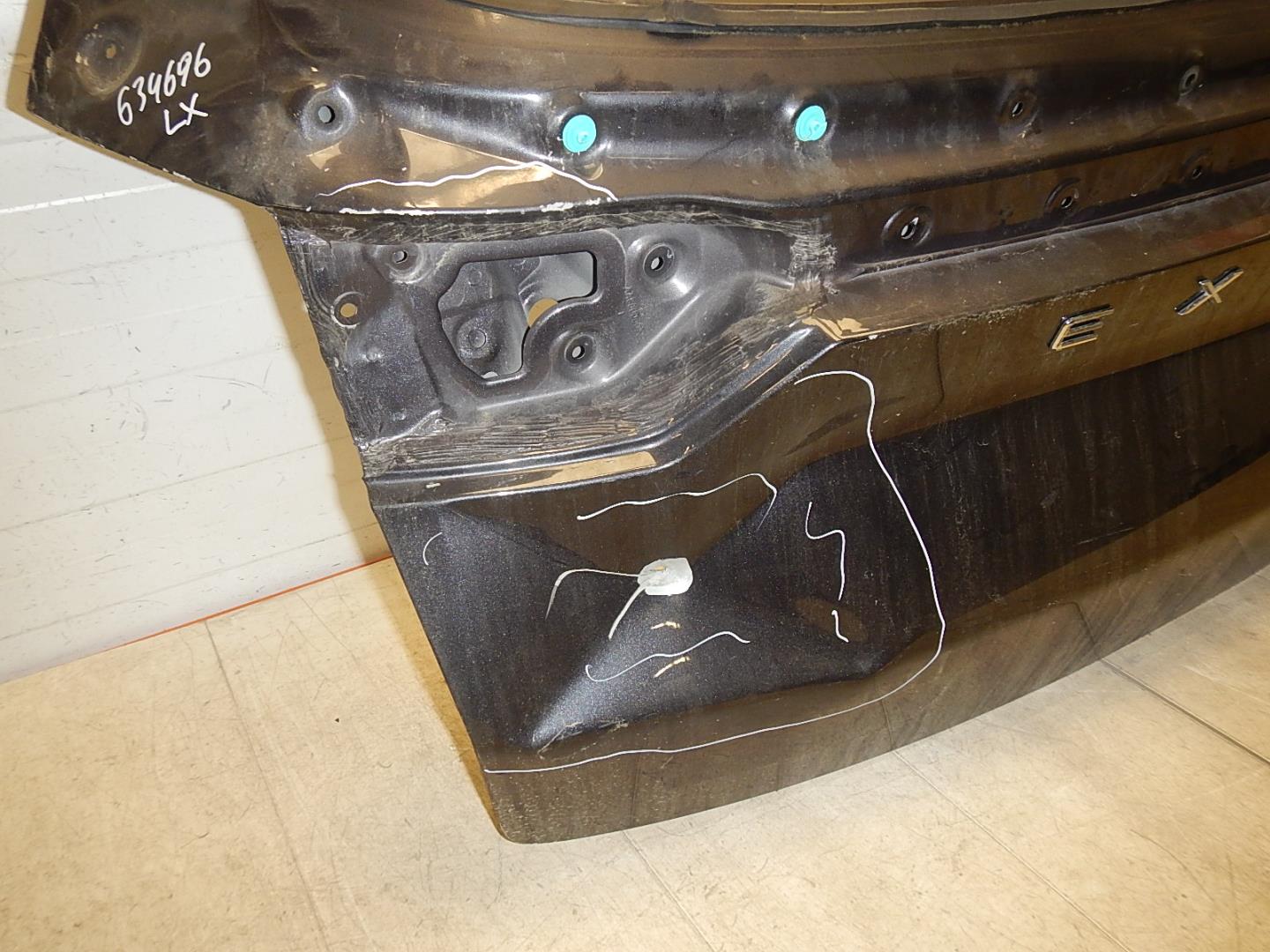 Дверь багажника