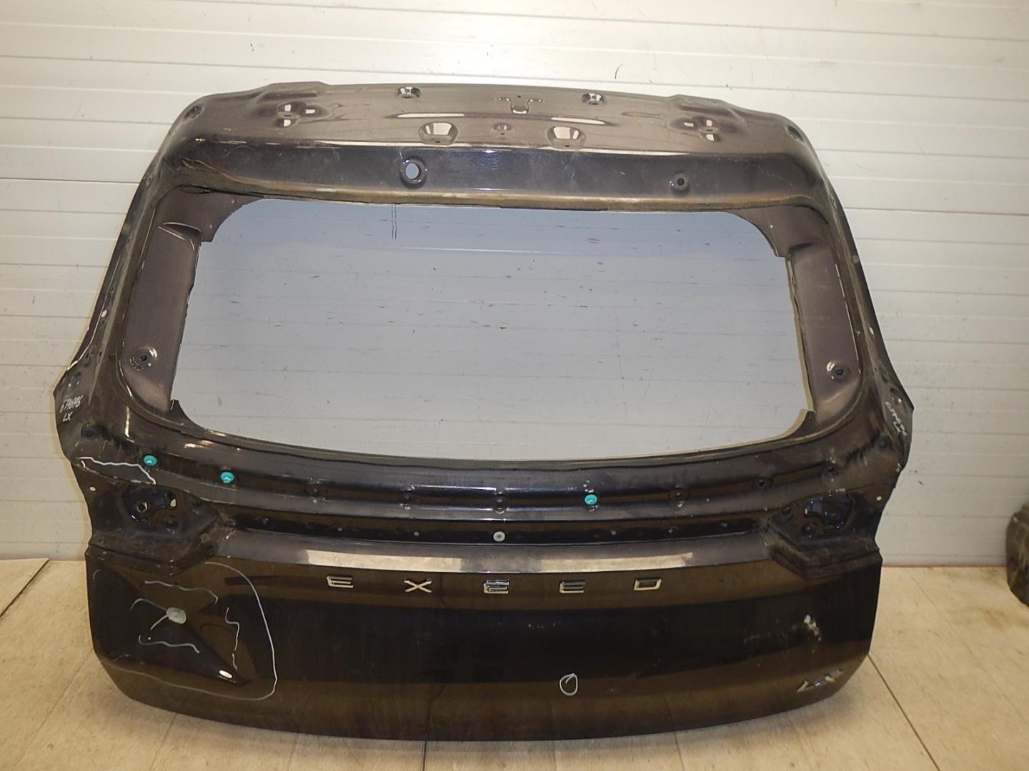 Дверь багажника