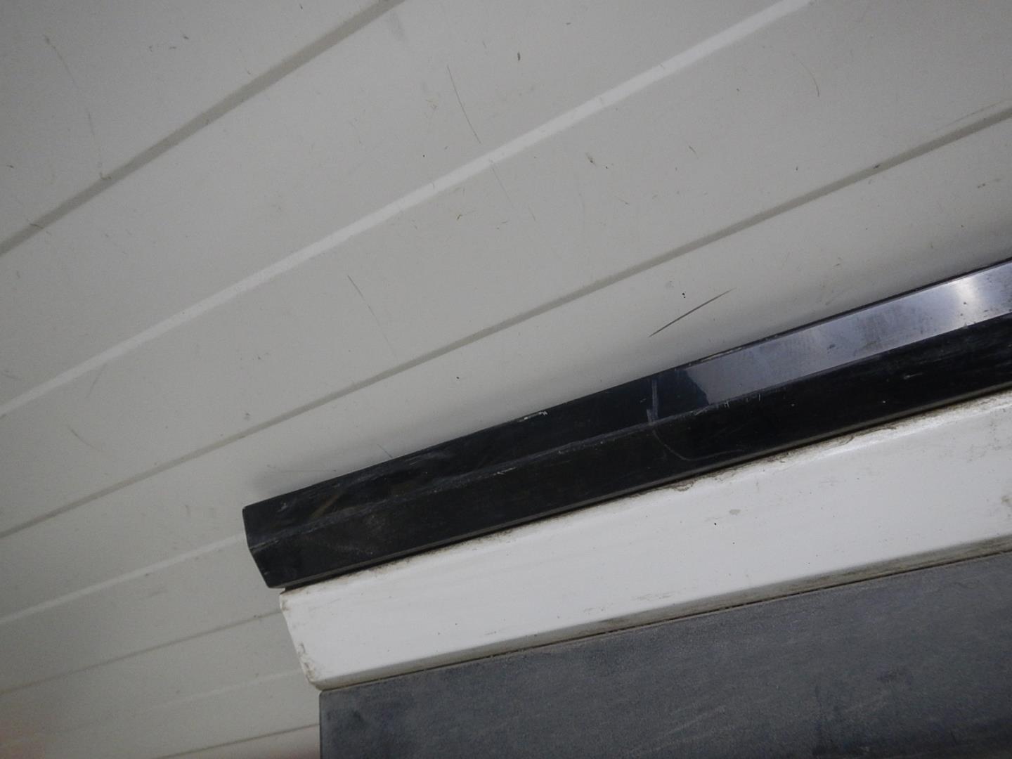 Молдинг передней правой двери