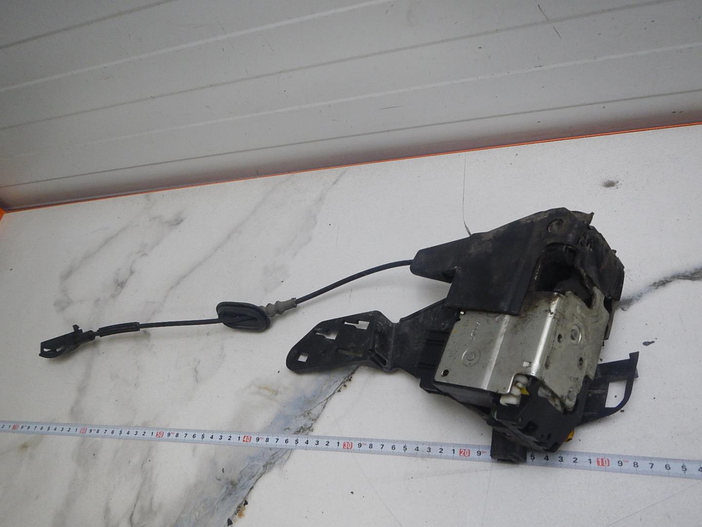 Замок двери задней правой