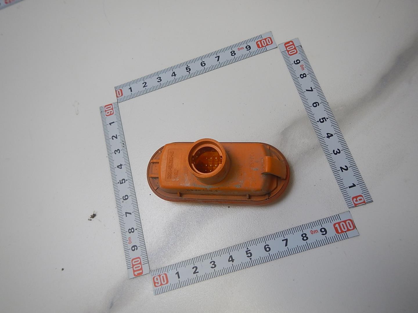 Повторитель на крыло желтый