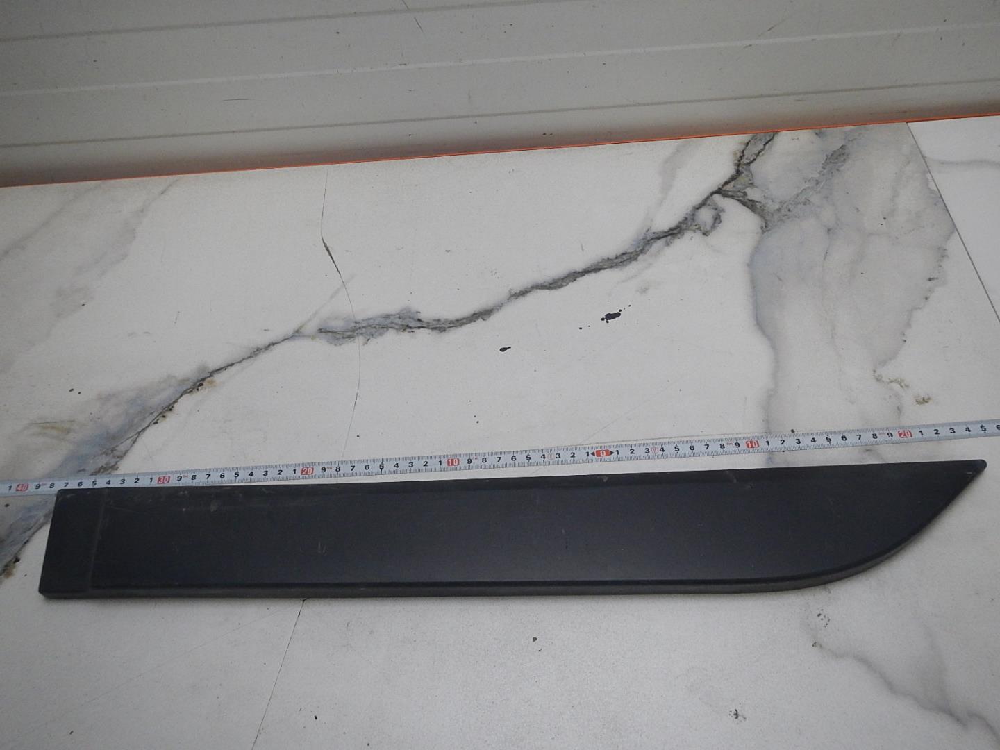 Молдинг задней левой двери