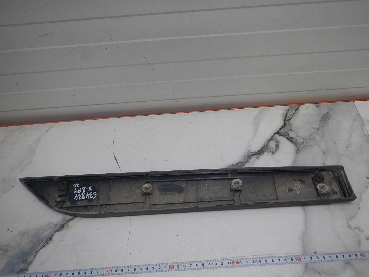 Молдинг задней левой двери