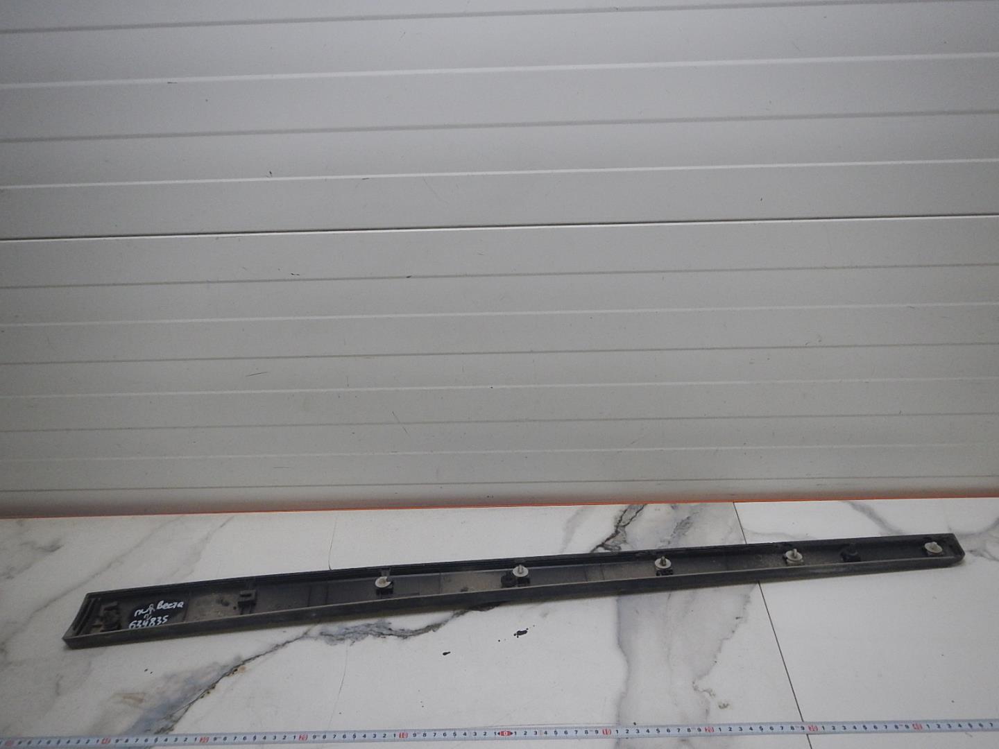 Молдинг передней левой двери