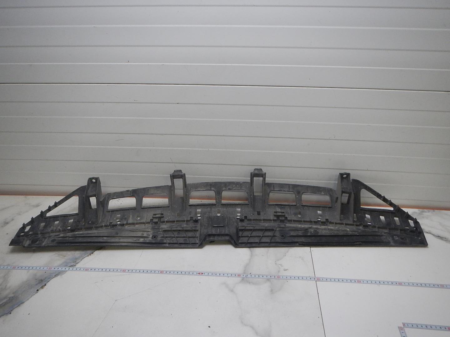 Кожух замка капота