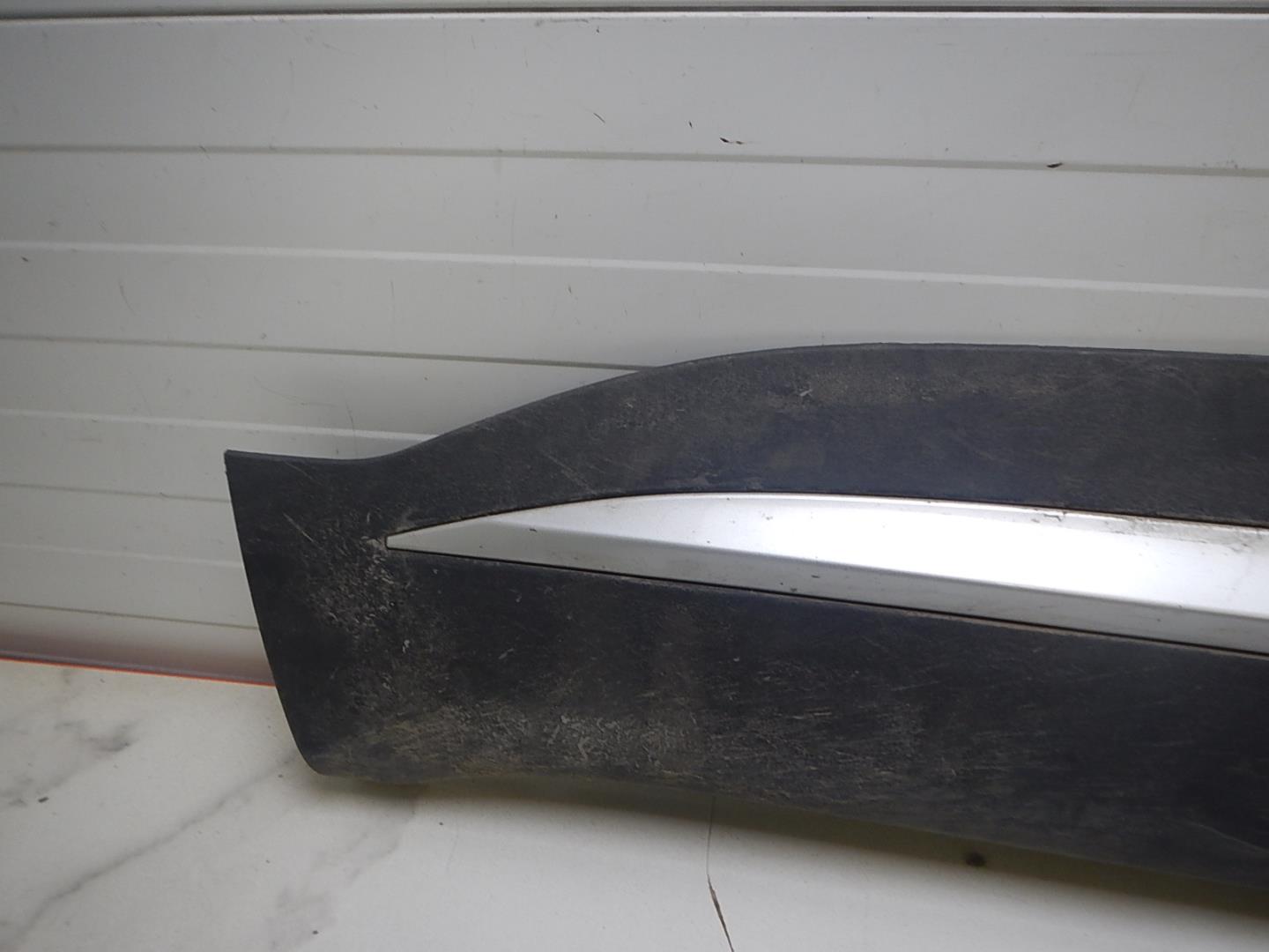 Молдинг передней левой двери