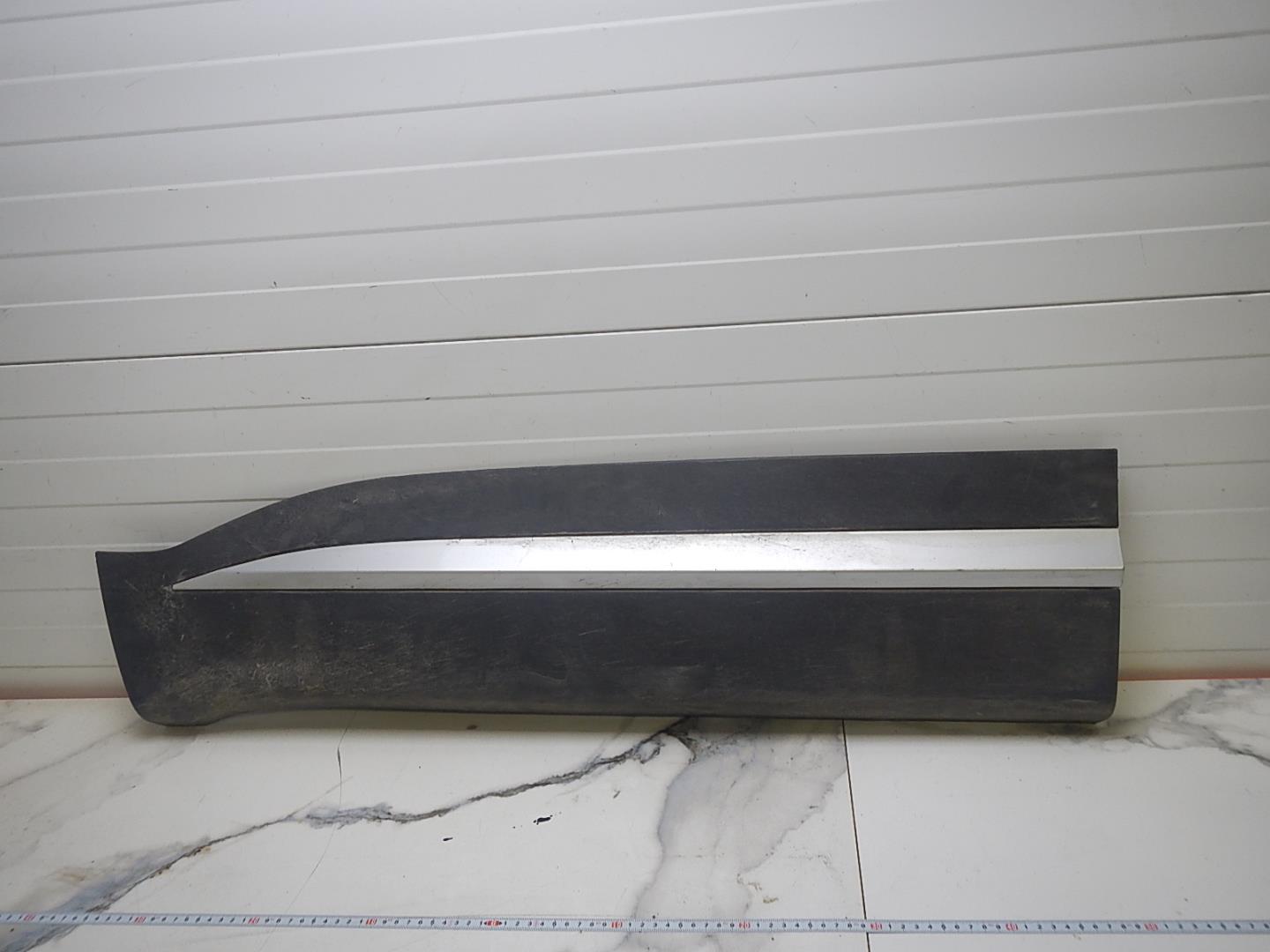 Молдинг передней левой двери