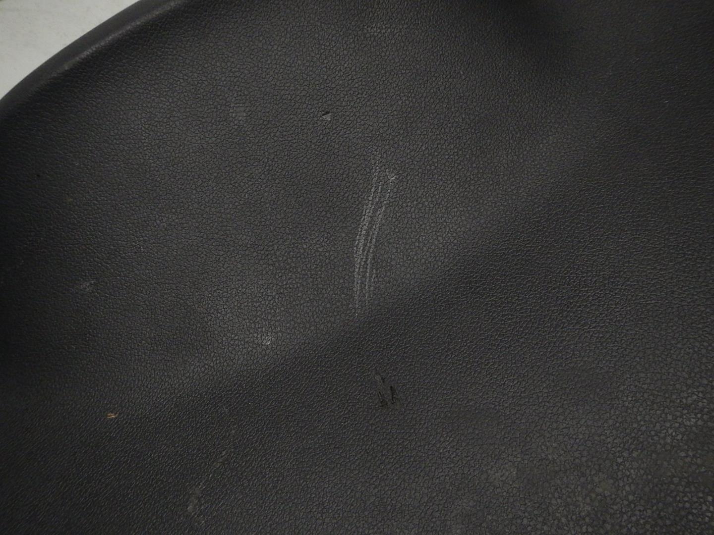 Обшивка двери багажника