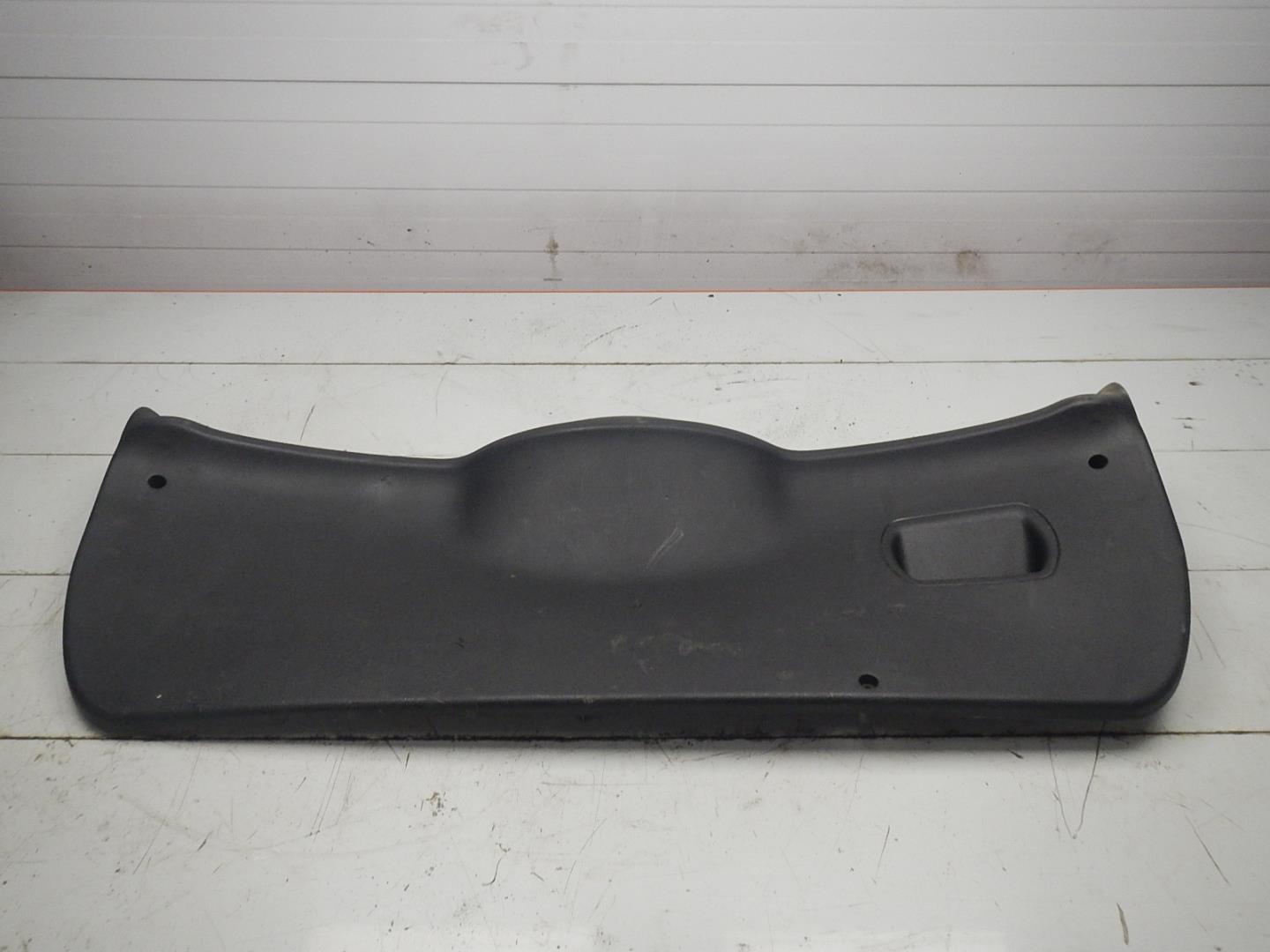 Обшивка двери багажника