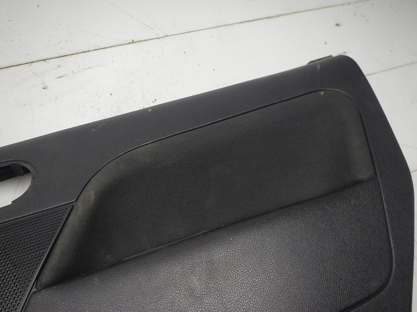 Обшивка двери задней правой