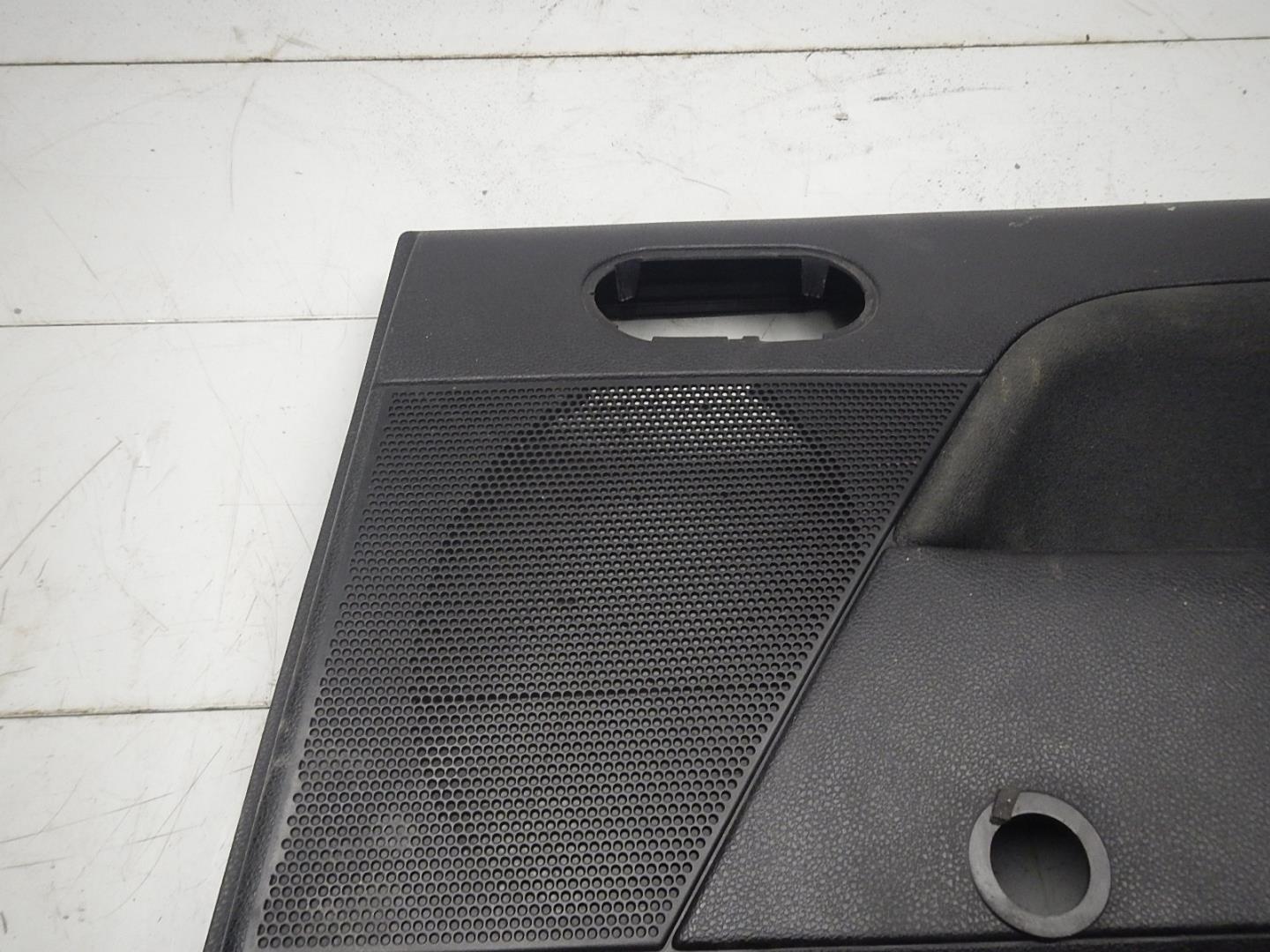 Обшивка двери задней правой