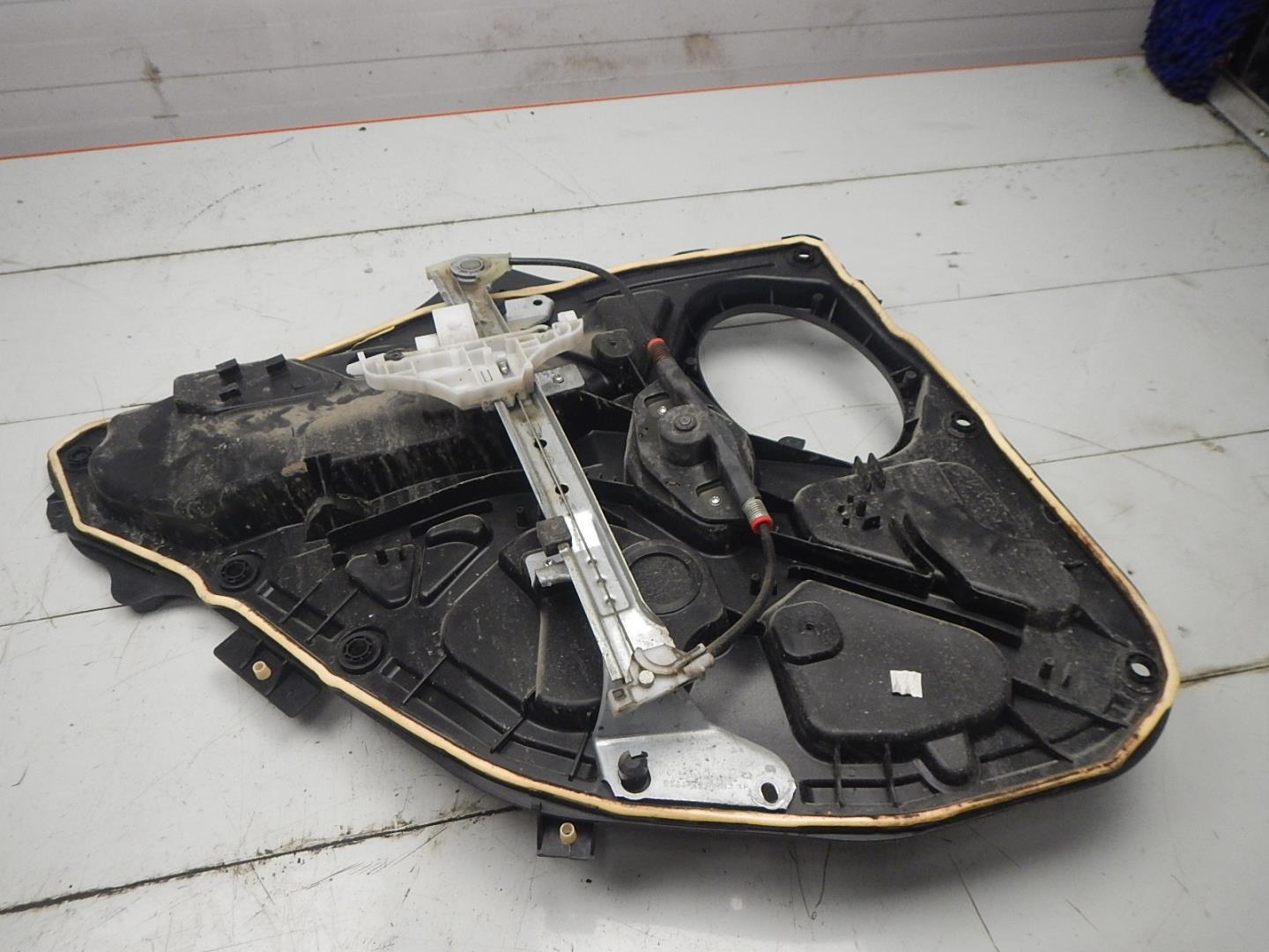 Стеклоподъемник механ. задний правый