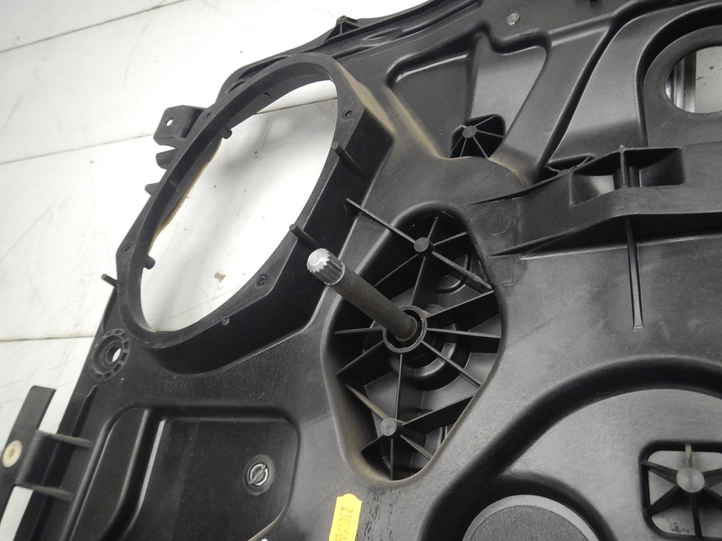 Стеклоподъемник механ. задний правый