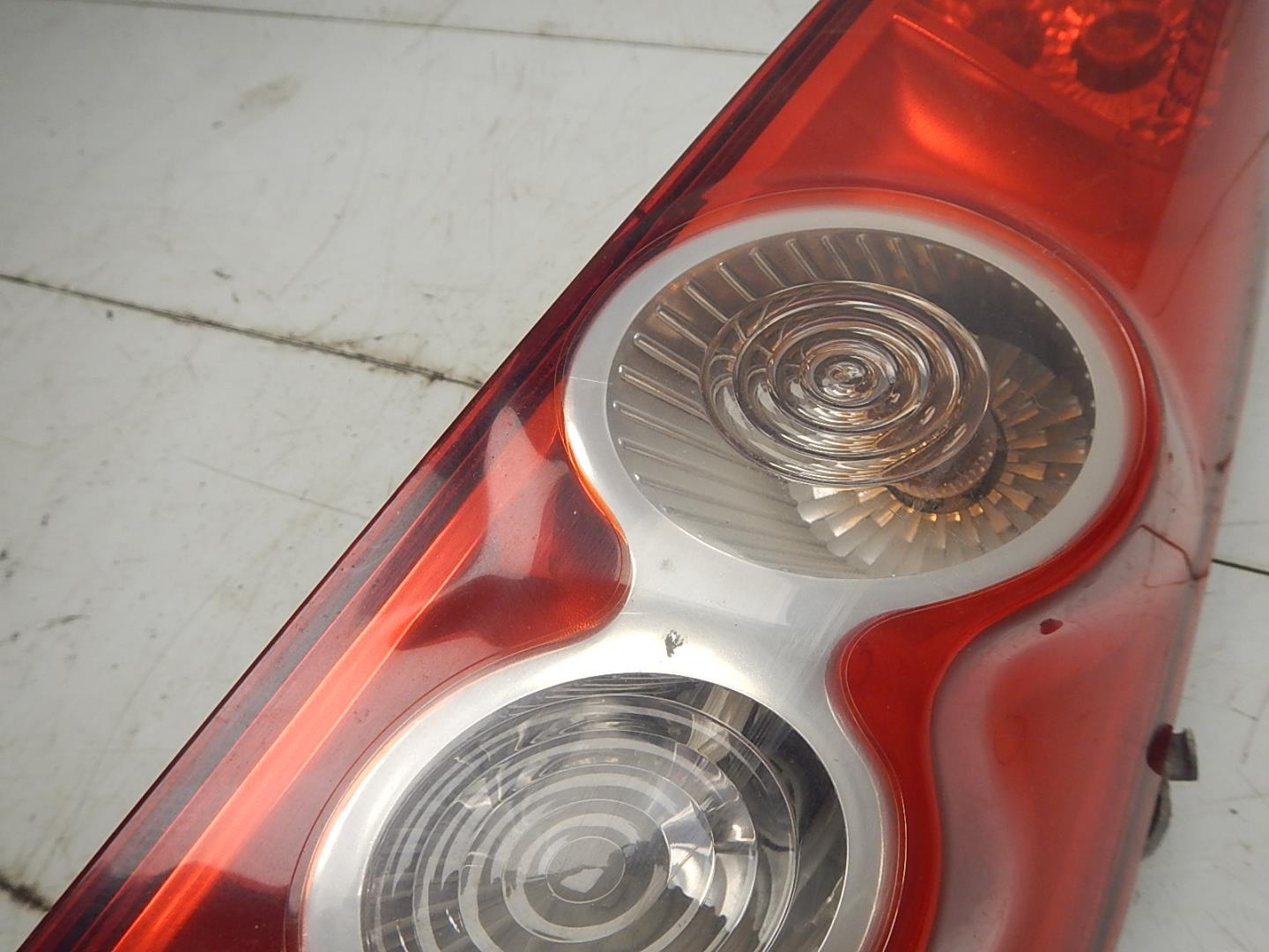 Фонарь задний правый