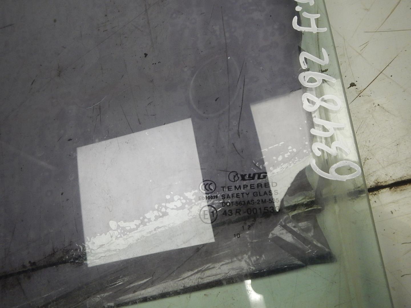 Стекло двери задней левой