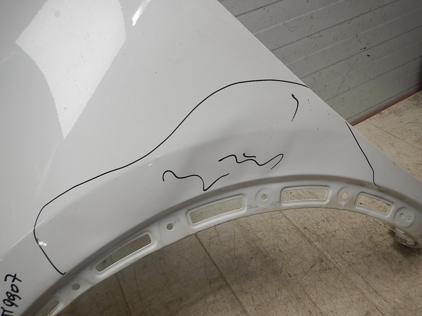 Крыло переднее левое