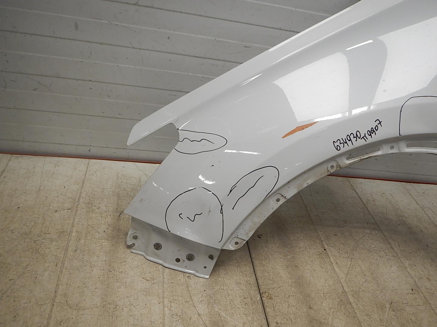 Крыло переднее левое