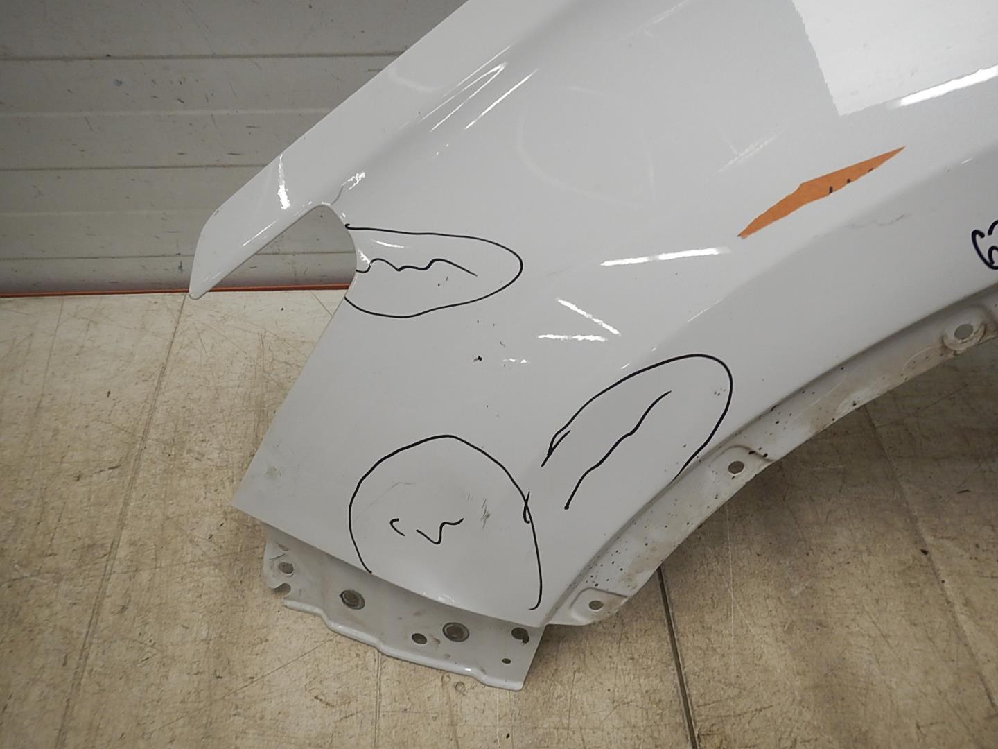 Крыло переднее левое