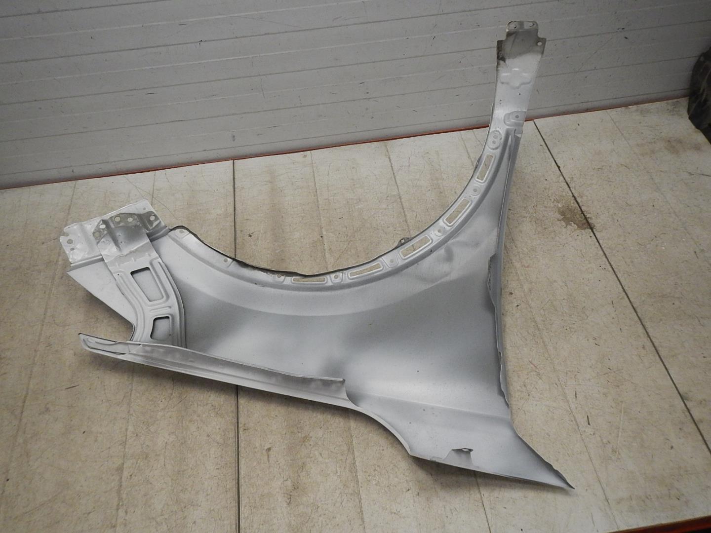 Крыло переднее левое