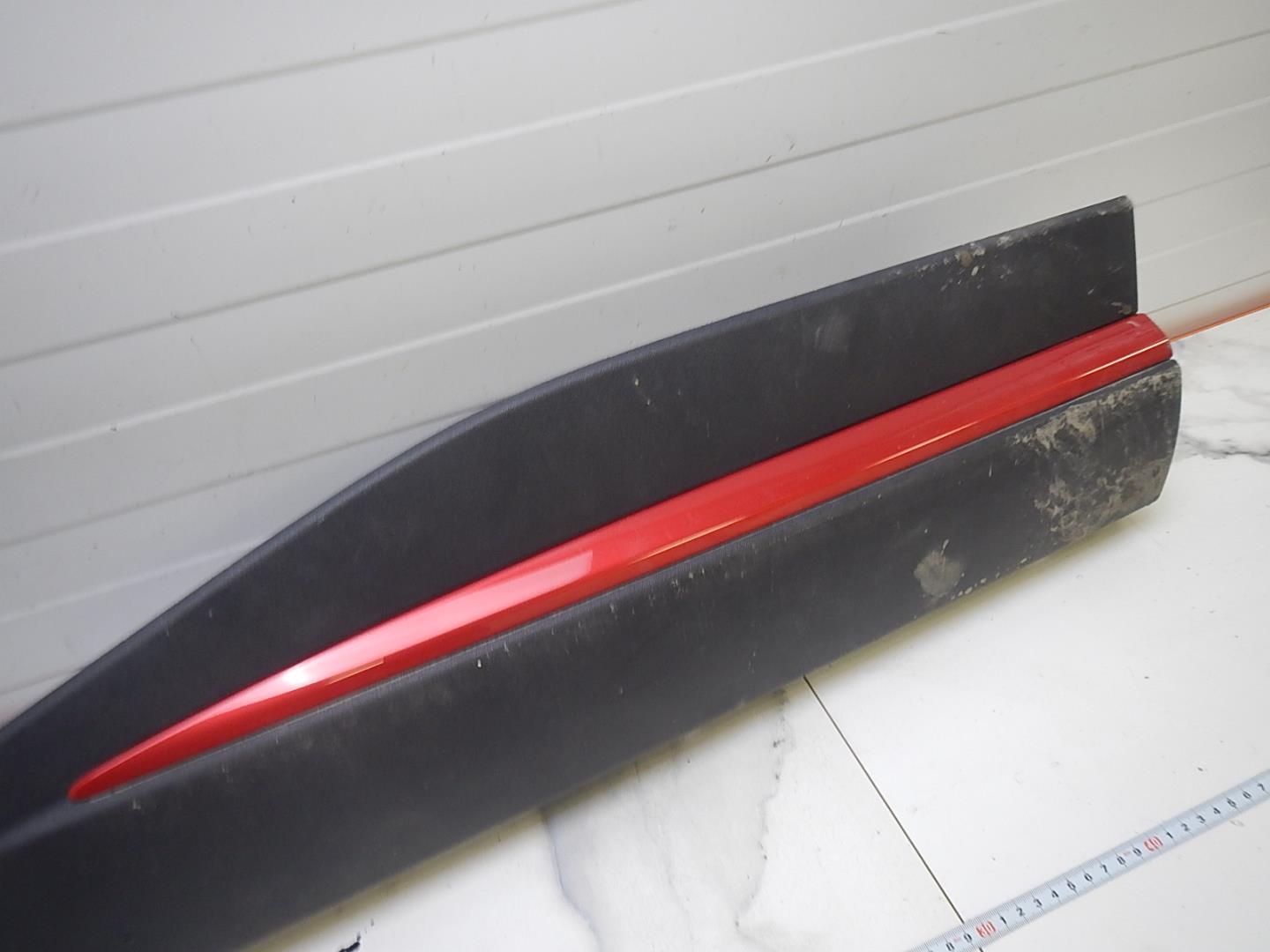 Молдинг задней правой двери