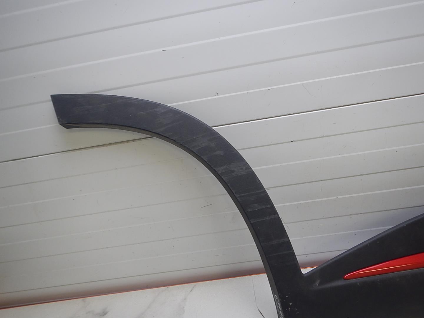 Молдинг задней правой двери