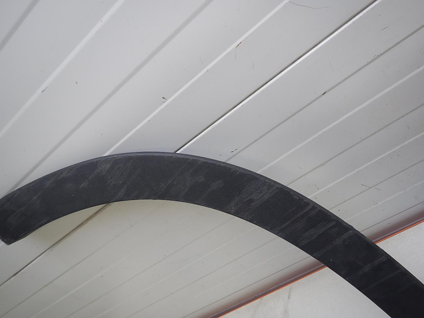 Молдинг задней правой двери