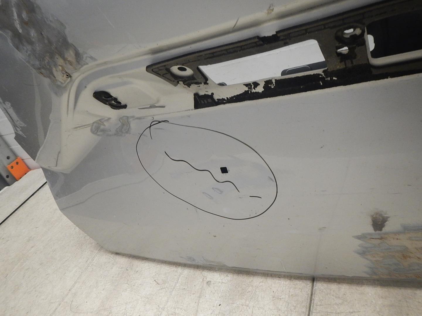 Дверь багажника