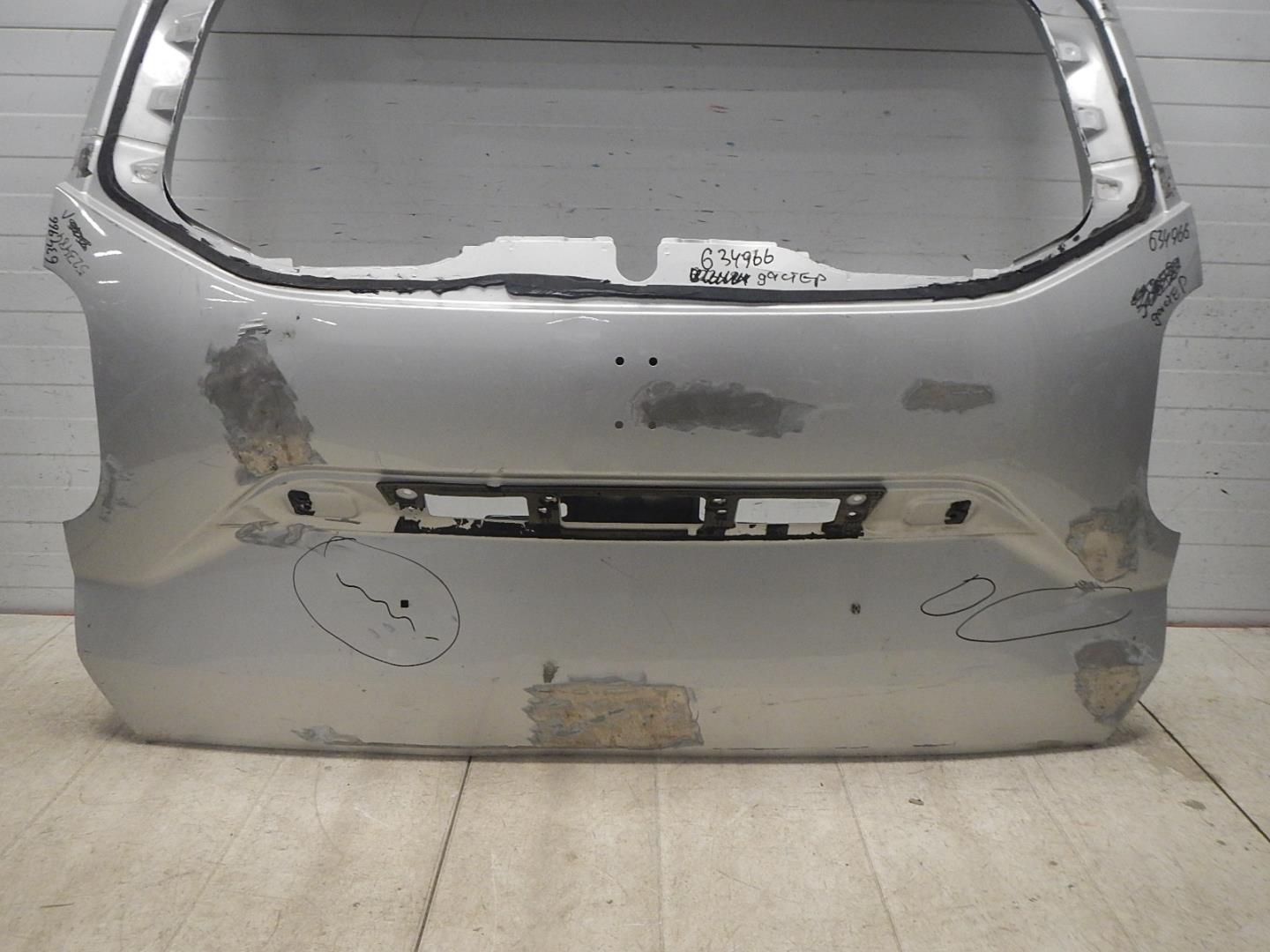 Дверь багажника