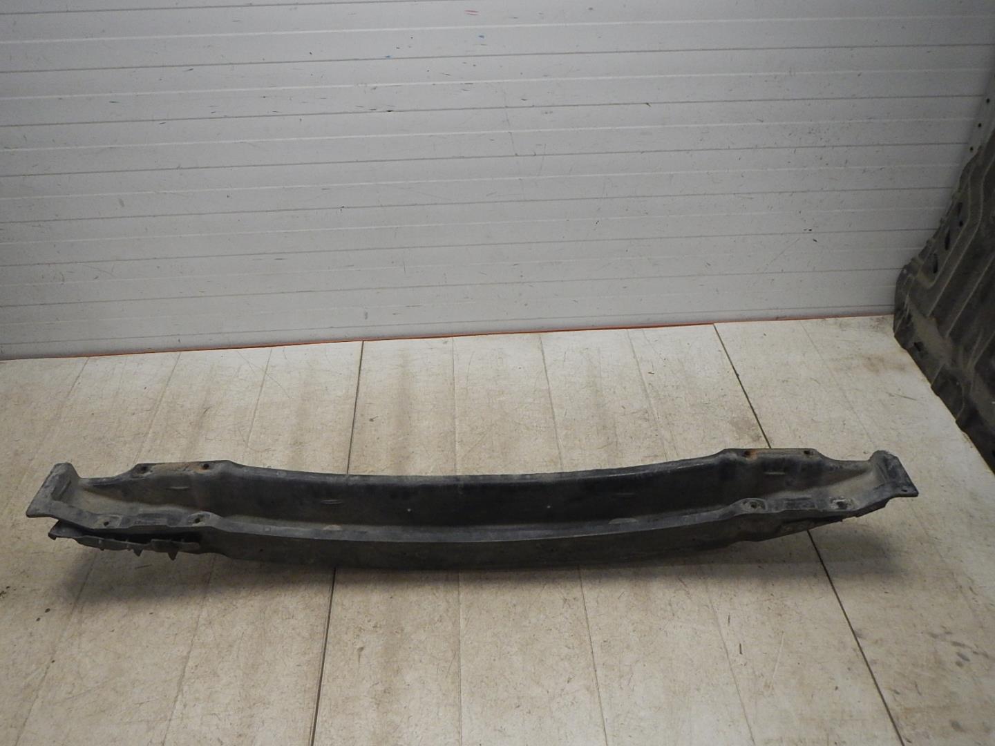 Усилитель переднего бампера