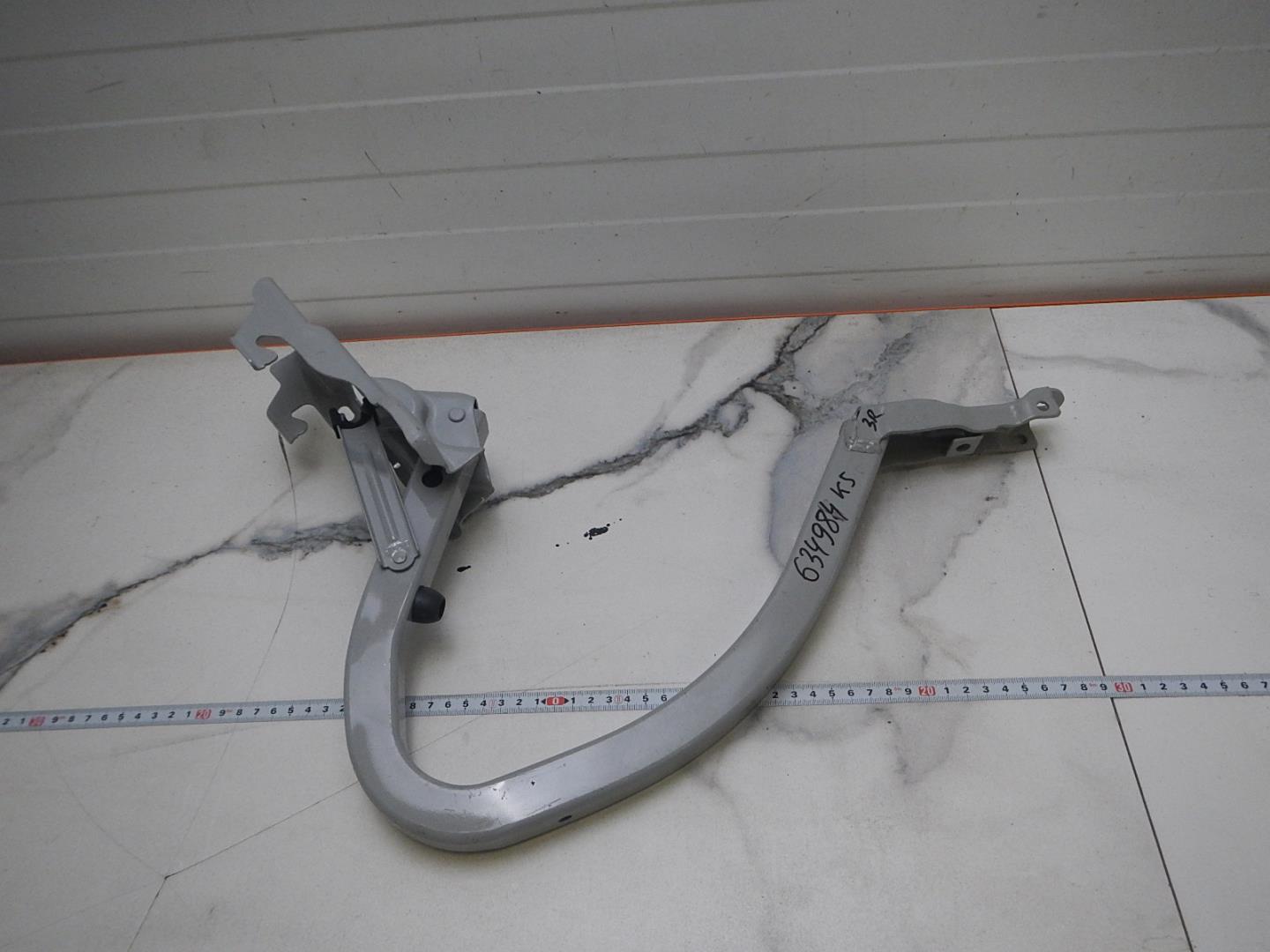 Петля крышки багажника