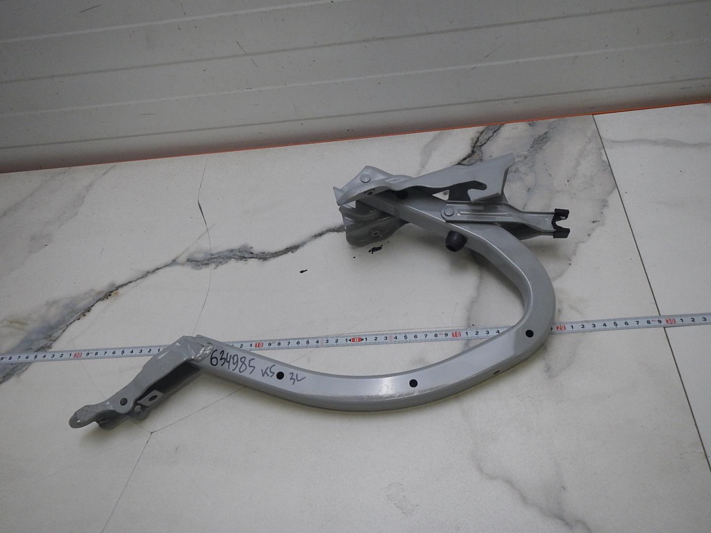 Петля крышки багажника