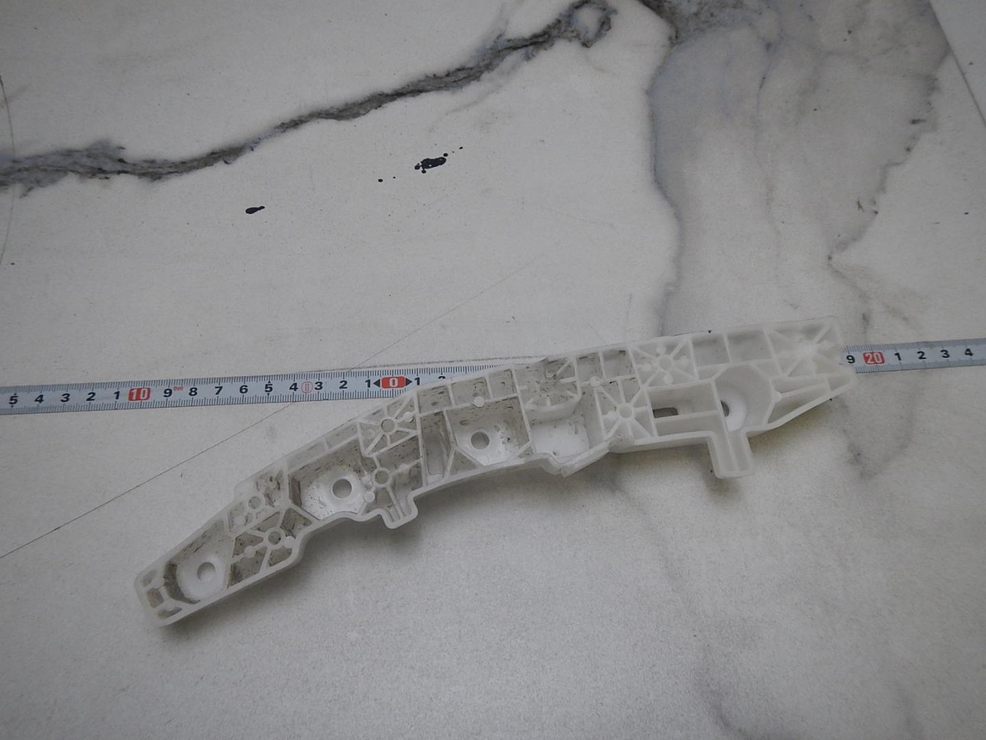 Кронштейн переднего бампера правый